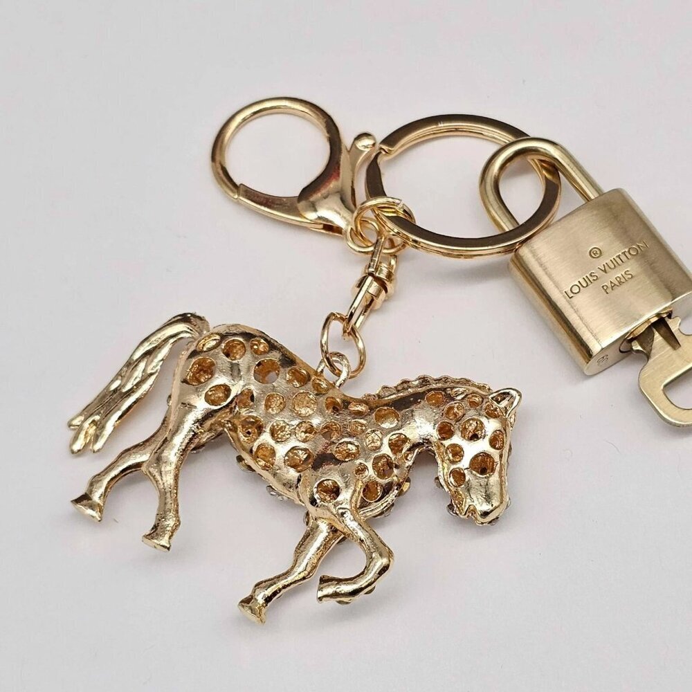 Authentic Louis Vuitton Padlock Gold 🔒 Key Set + Unbranded Keychain Charm - Picture 7 of 9